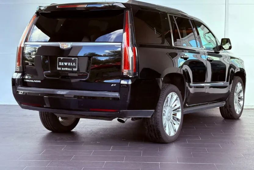 2015 Cadillac Escalade Platinum photo 1