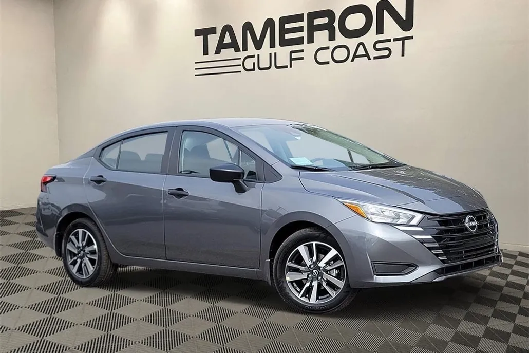 2025 Nissan Versa 1.6 S photo 1
