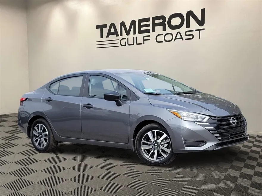 2025 Nissan Versa 1.6 S photo 1