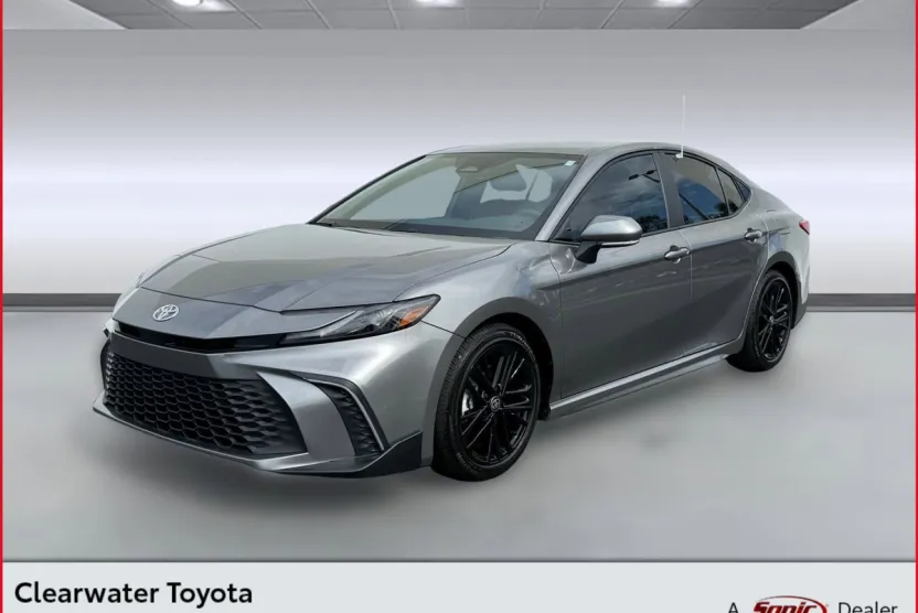 2025 Toyota Camry SE photo 1