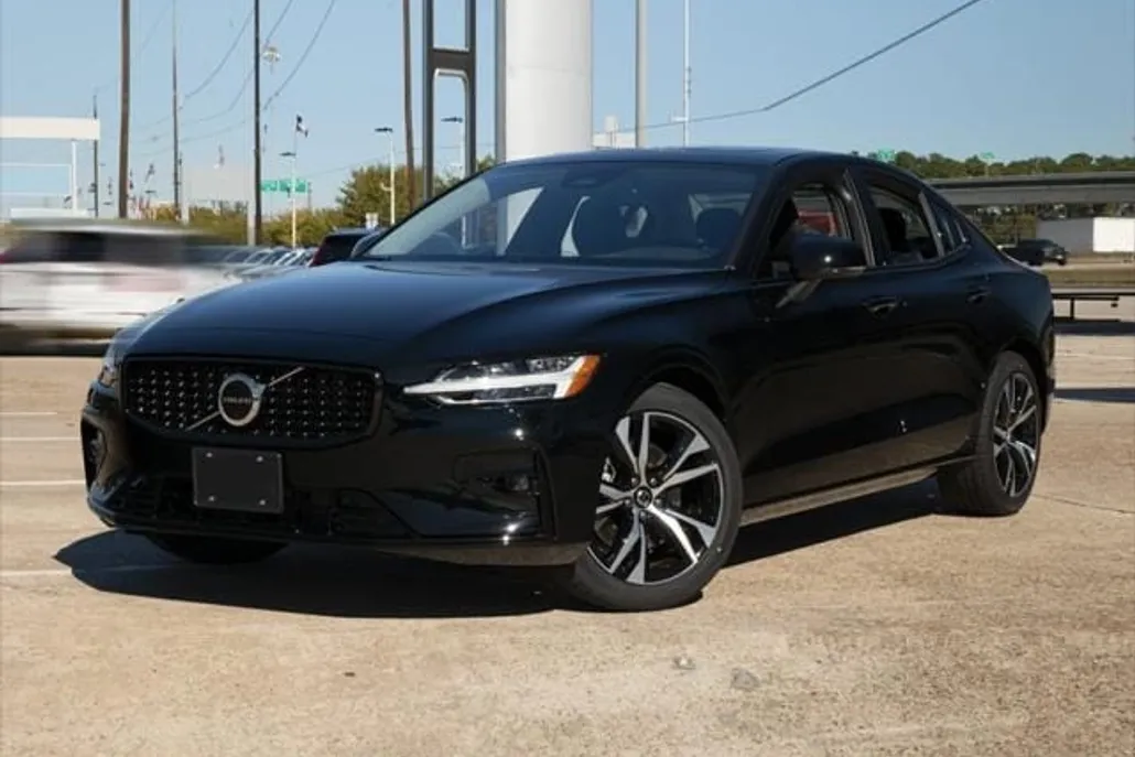 2025 Volvo S60 B5 Plus photo 1