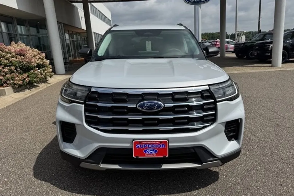 2025 Ford Explorer photo 1