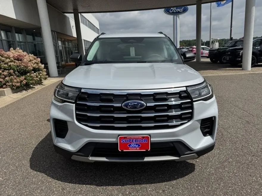 2025 Ford Explorer photo 1