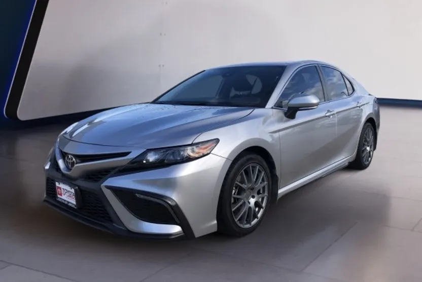 2023 Toyota Camry Hybrid SE photo 1