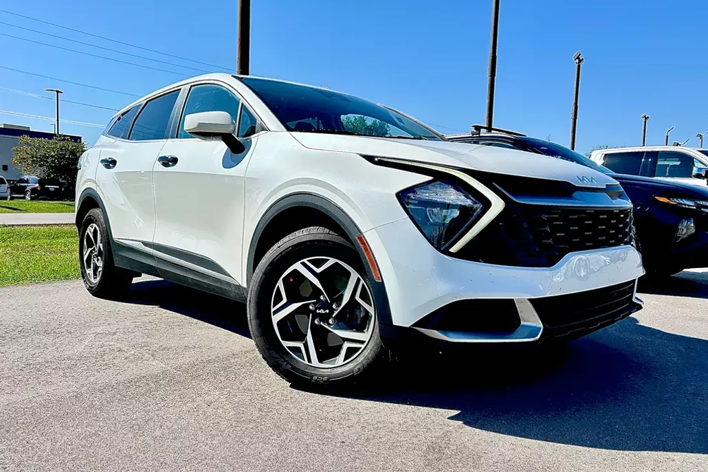 2023 Kia Sportage LX photo 1