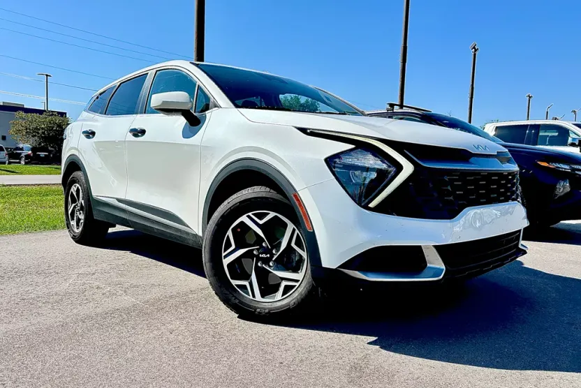 2023 Kia Sportage LX photo 1