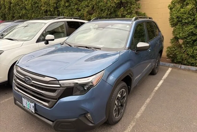 2025 Subaru Forester Premium Base photo 1
