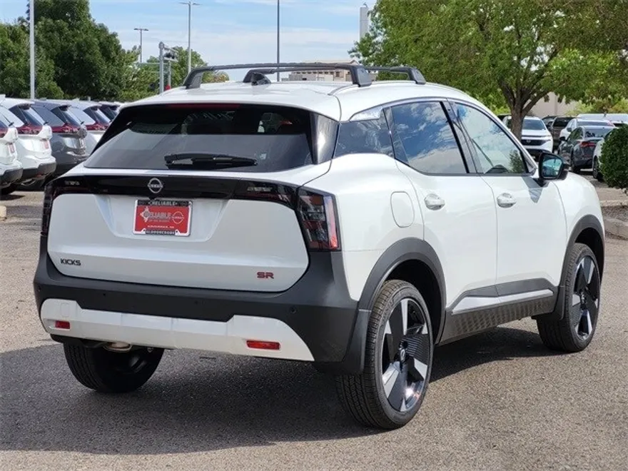 2026 Nissan Kicks SR photo 1