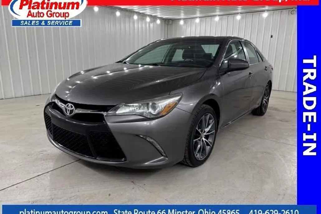 2016 Toyota Camry XSE photo 1