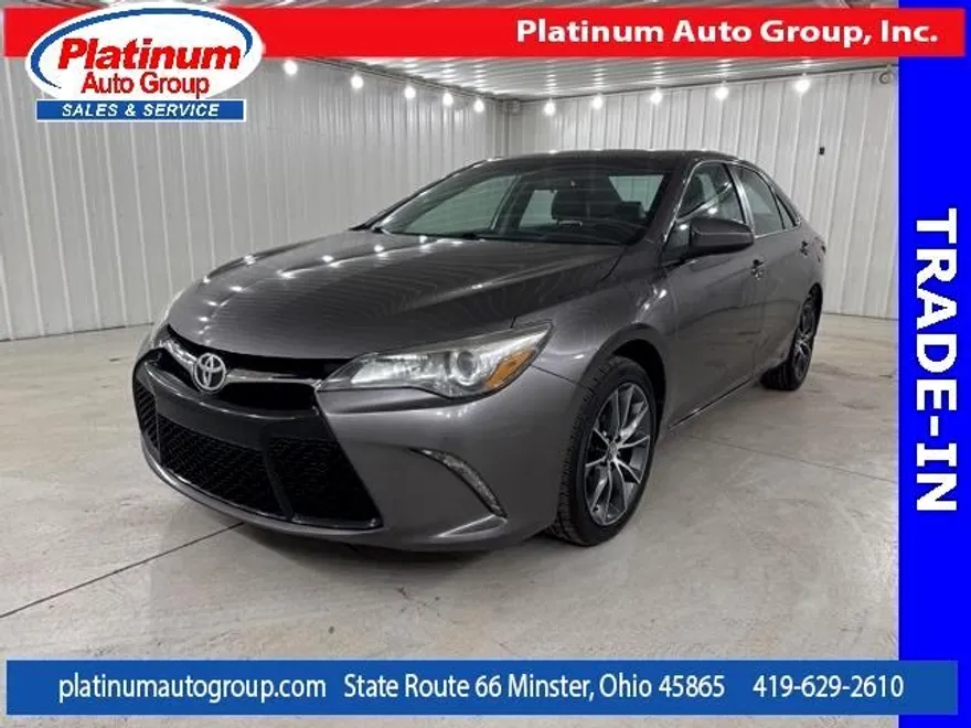 2016 Toyota Camry XSE photo 1