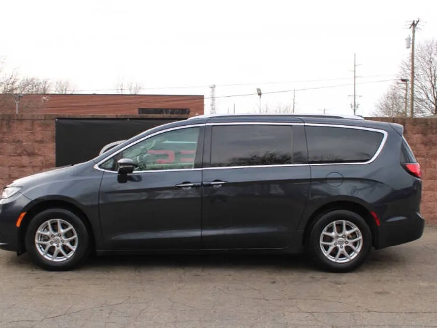 2021 Chrysler Pacifica Touring L photo 1