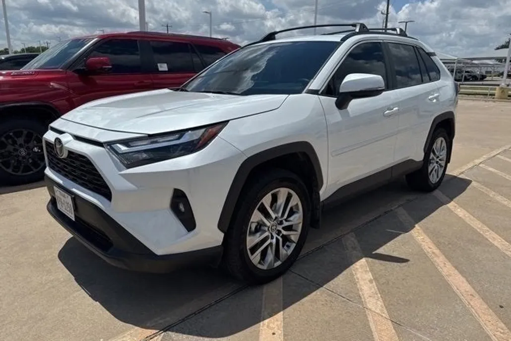 2024 Toyota RAV4 XLE Premium photo 1