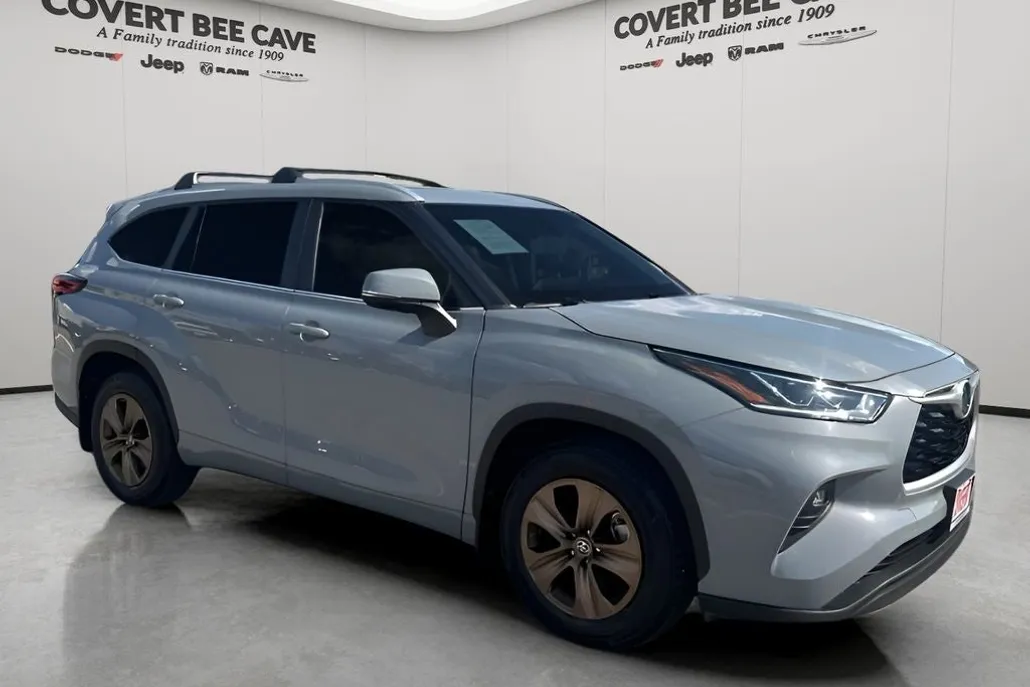 2023 Toyota Highlander Hybrid Bronze Edition photo 1