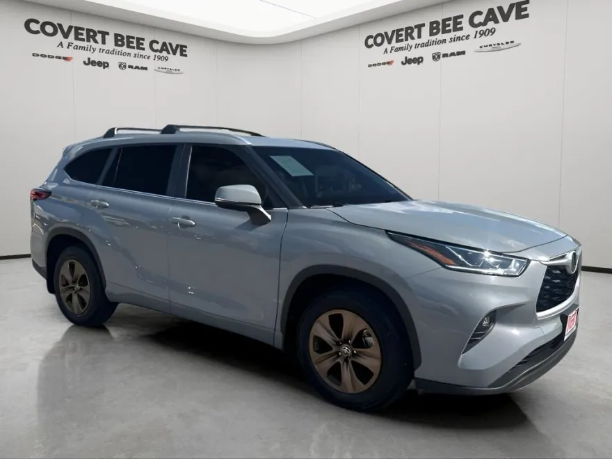2023 Toyota Highlander Hybrid Bronze Edition photo 1