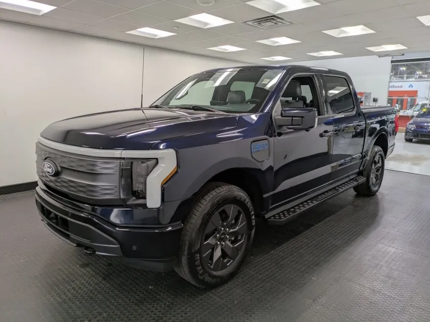 2024 Ford F-150 Lightning Lariat photo 1