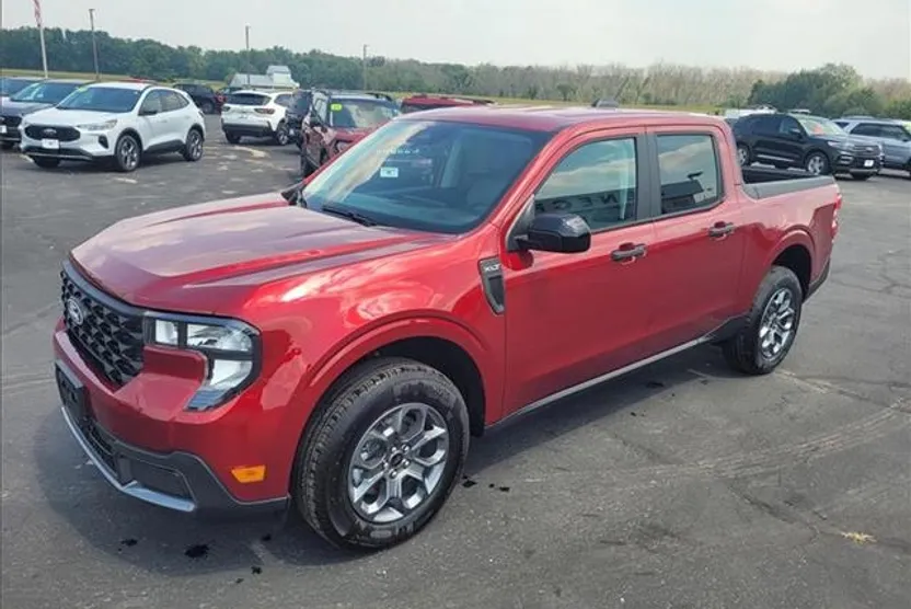 2025 Ford Maverick XLT photo 1