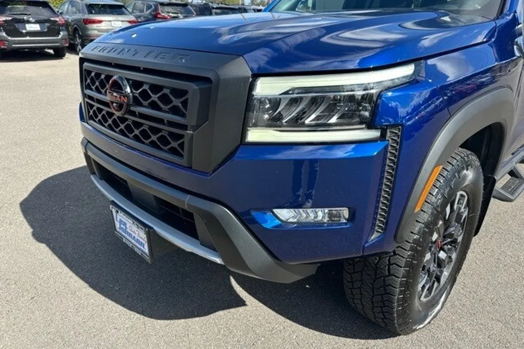 2023 Nissan Frontier Crew Cab PRO-4X photo 1