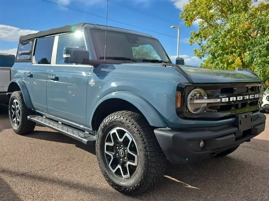2021 Ford Bronco Outer Banks photo 1