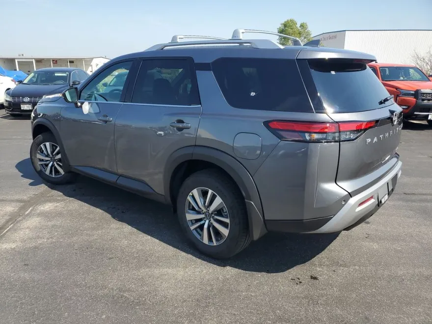2025 Nissan Pathfinder SL photo 1