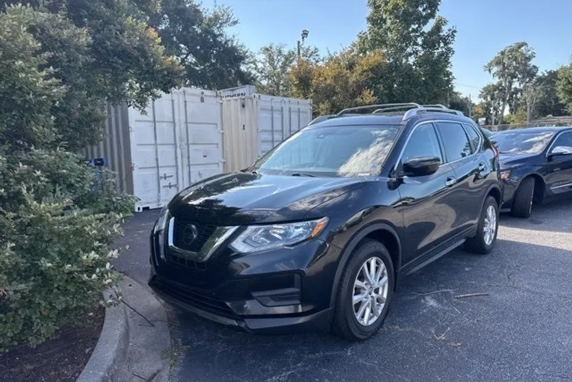 2019 Nissan Rogue SV photo 1