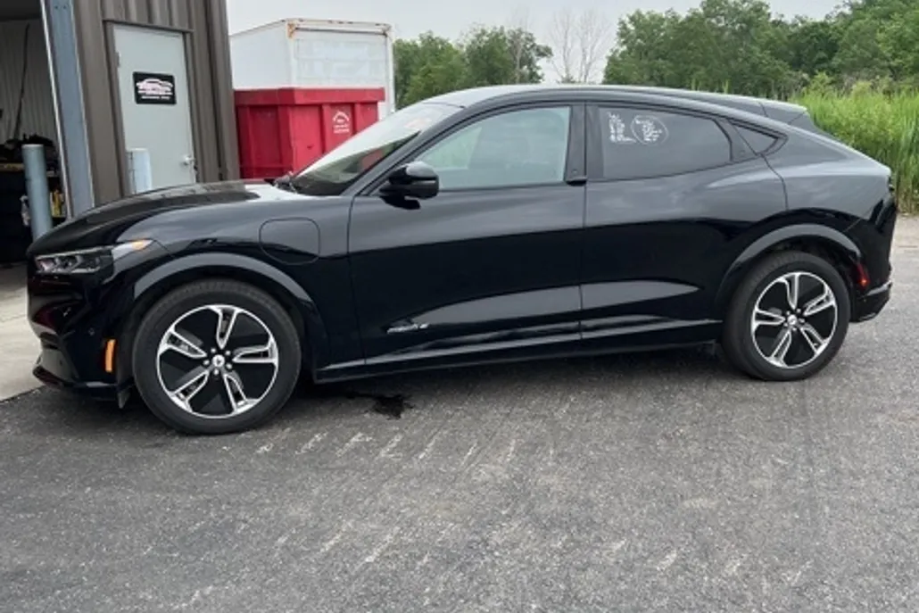 2023 Ford Mustang Mach-E Premium photo 1
