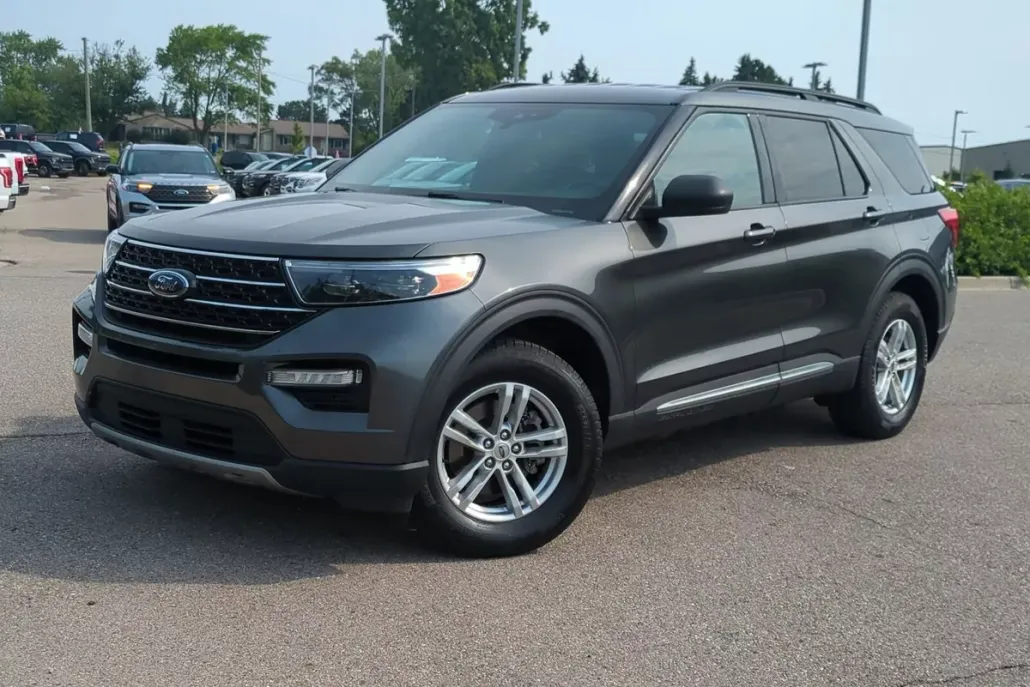 2020 Ford Explorer XLT photo 1