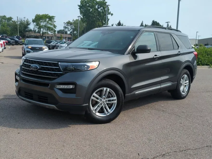 2020 Ford Explorer XLT photo 1