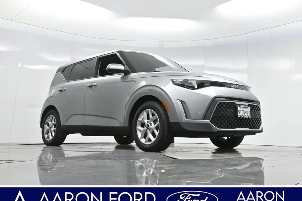 2024 Kia Soul LX photo 1