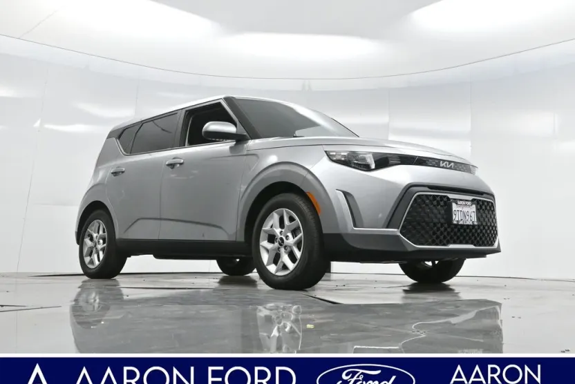 2024 Kia Soul LX photo 1