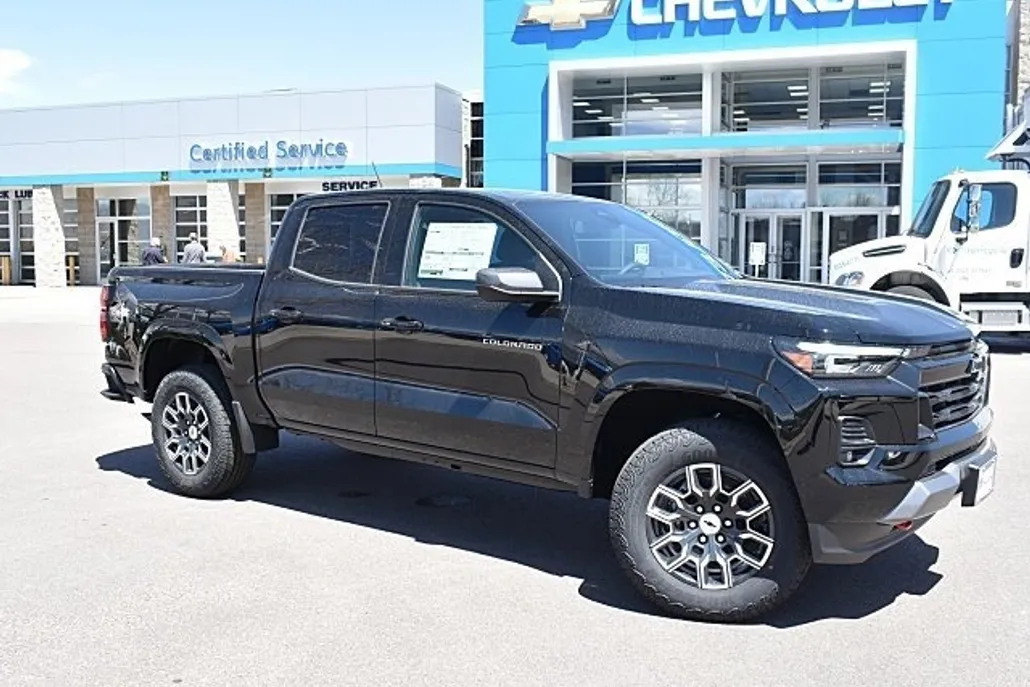 2025 Chevrolet Colorado Z71 photo 1
