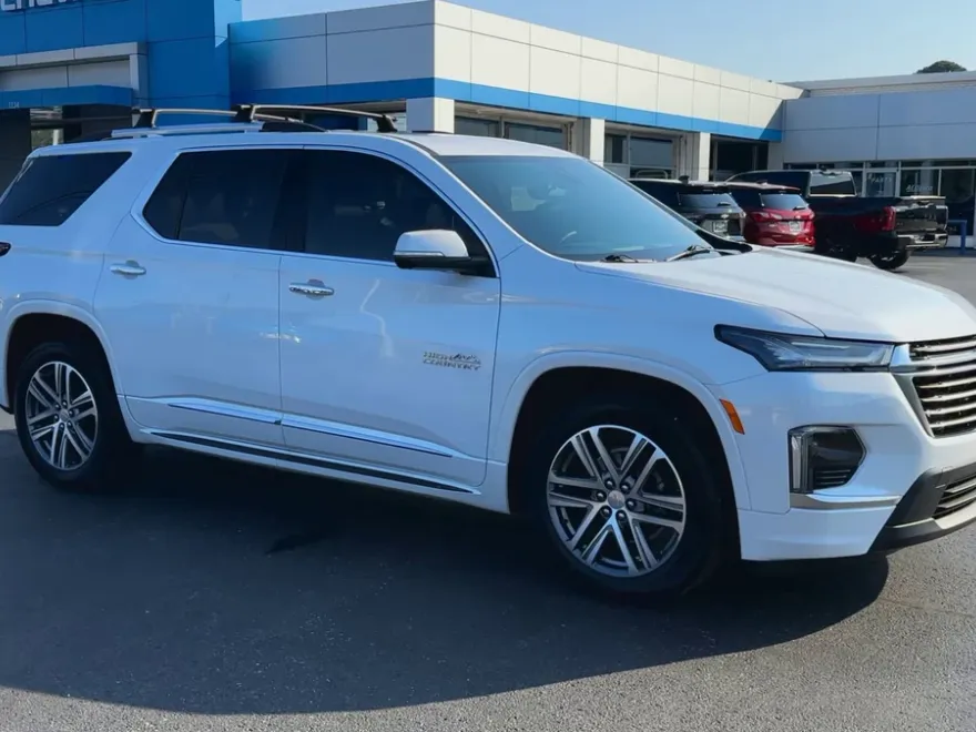 2023 Chevrolet Traverse High Country photo 1