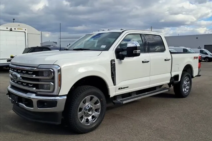 2025 Ford F-250 Lariat photo 1