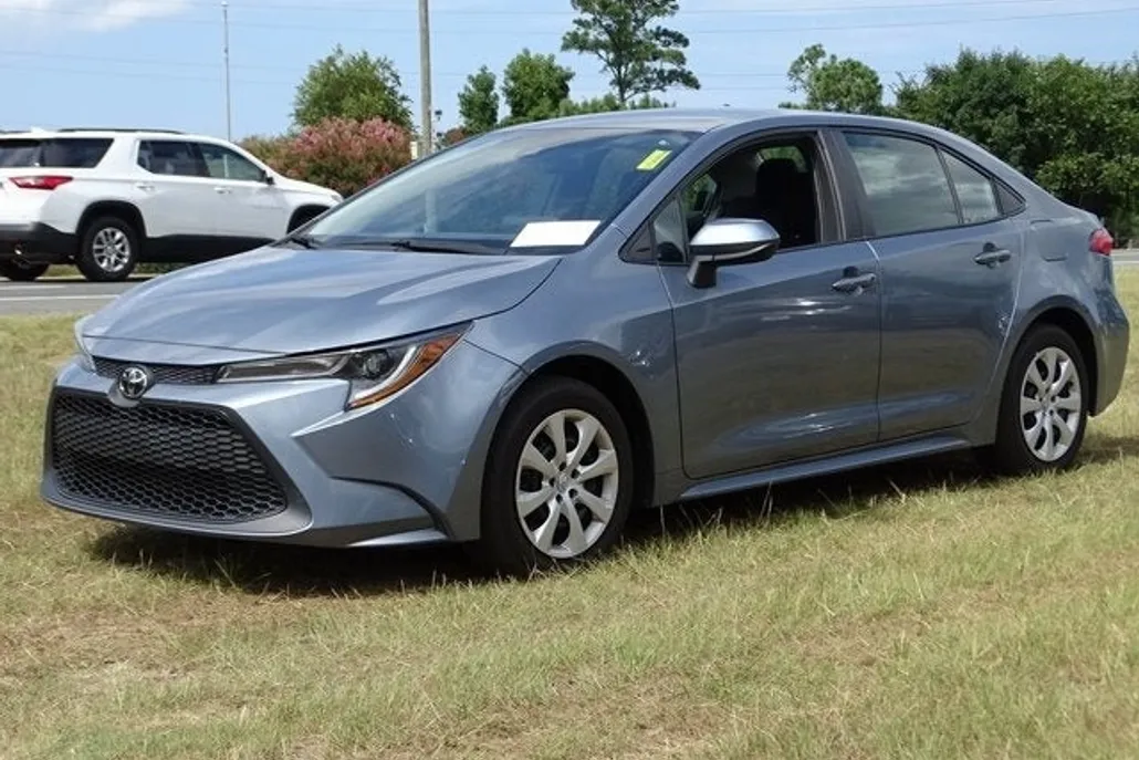 2022 Toyota Corolla LE photo 1