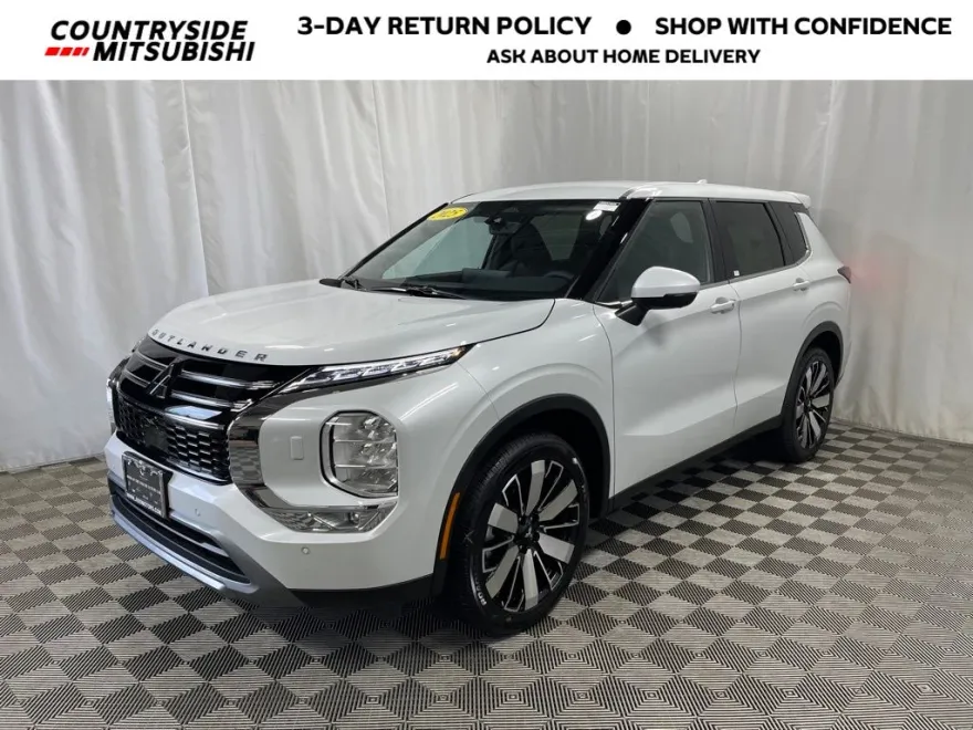 2025 Mitsubishi Outlander SE photo 1