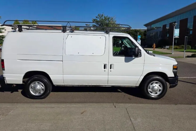 2011 Ford E-250 photo 1