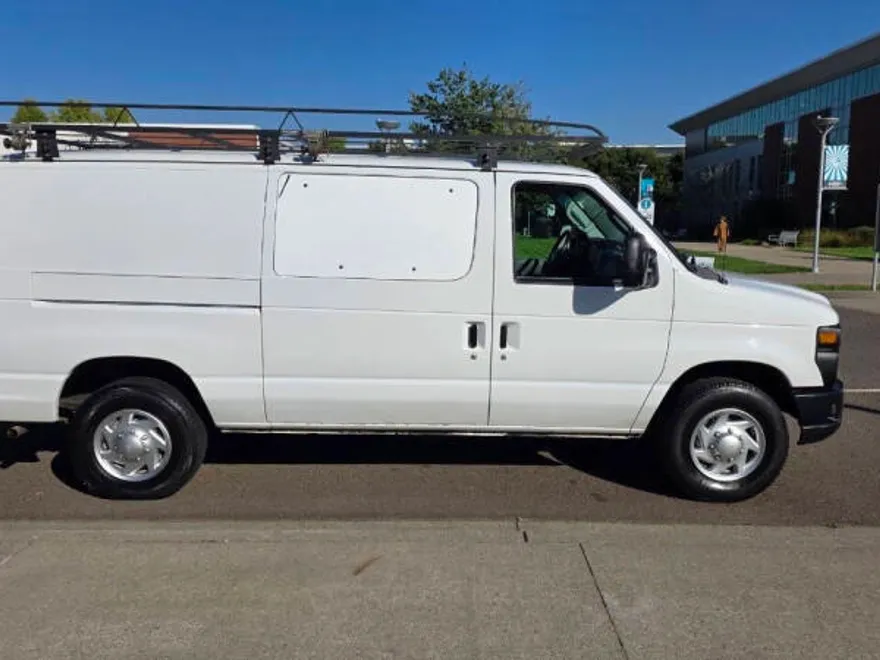 2011 Ford E-250 photo 1