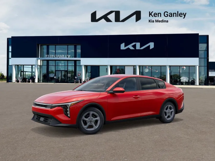 2025 Kia K4 LXS photo 1