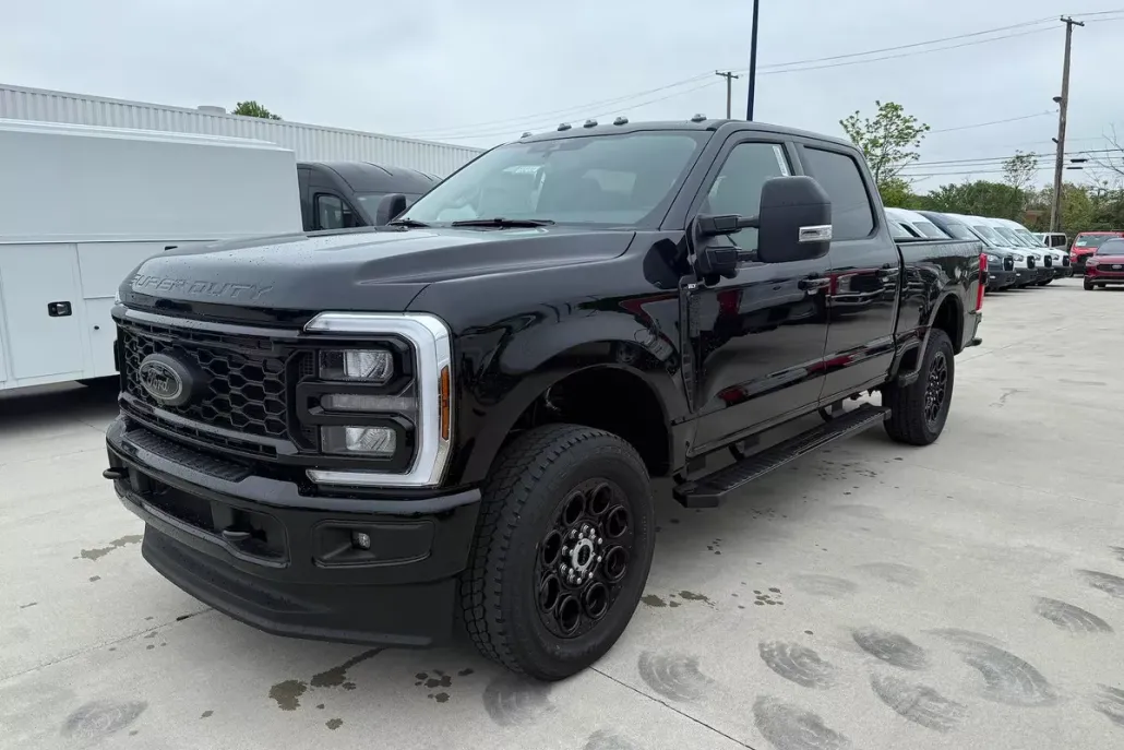 2025 Ford F-350 XLT photo 1
