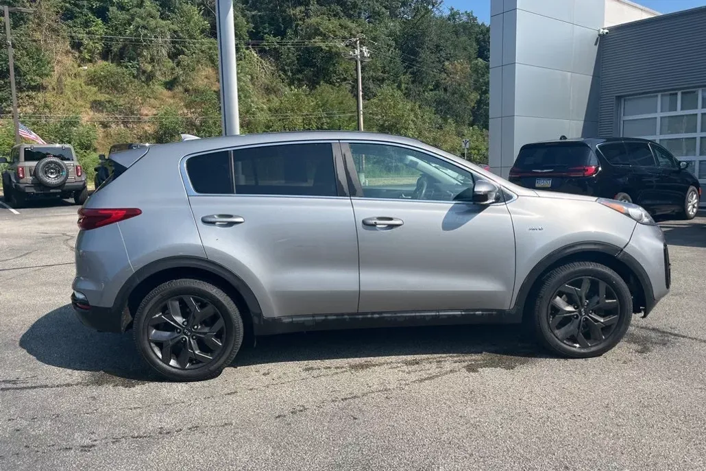 2022 Kia Sportage LX photo 1