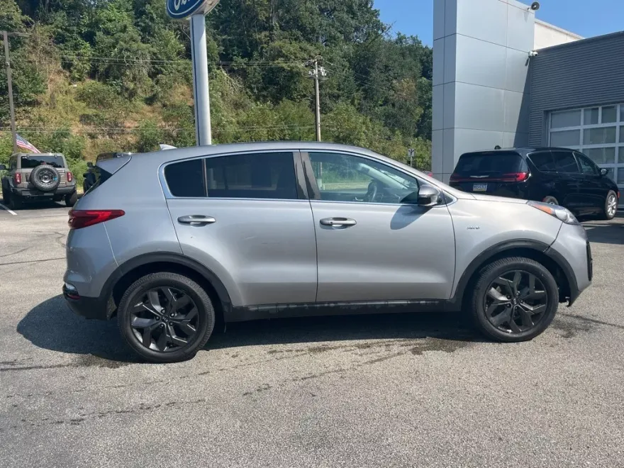 2022 Kia Sportage LX photo 1