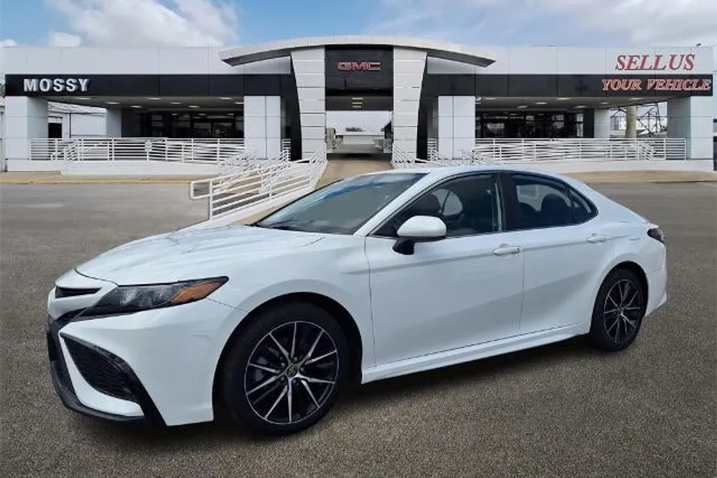 2021 Toyota Camry SE photo 1