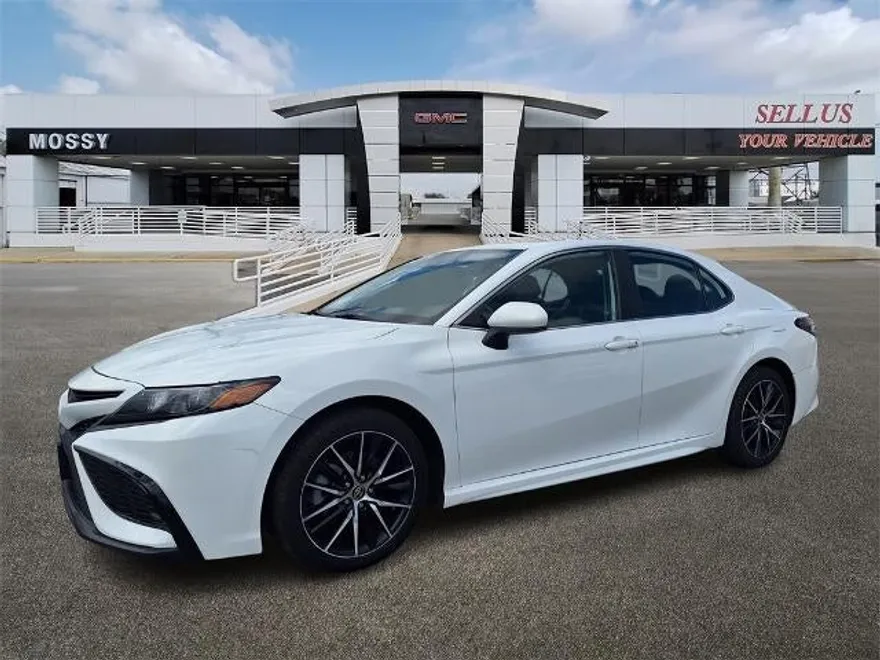 2021 Toyota Camry SE photo 1