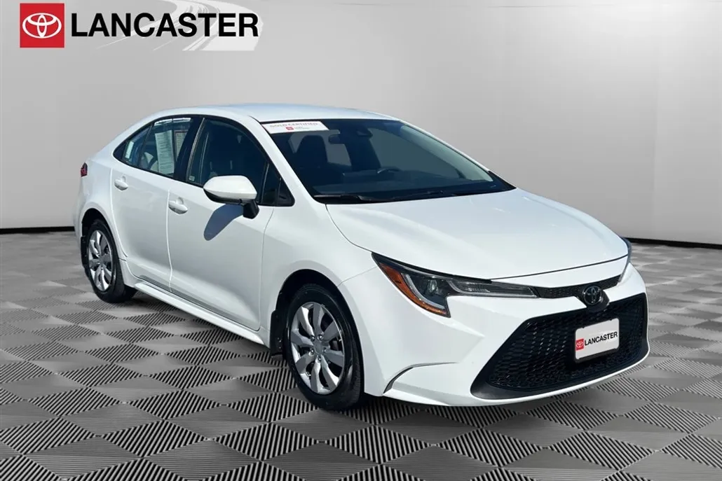 2022 Toyota Corolla LE photo 1