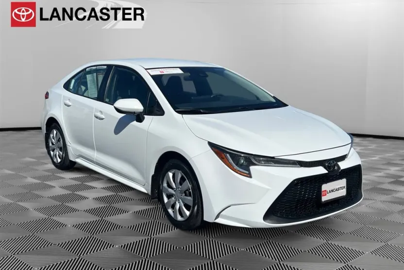 2022 Toyota Corolla LE photo 1