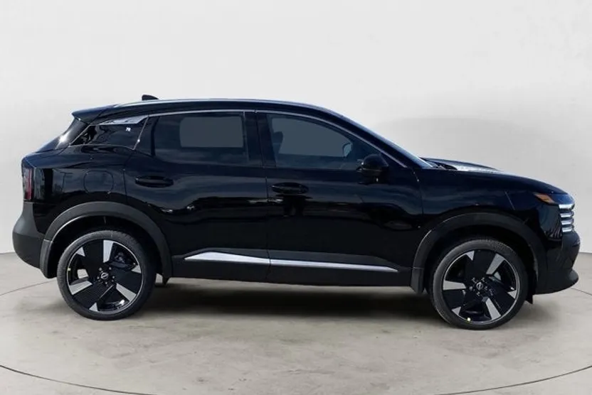 2025 Nissan Kicks SR photo 1