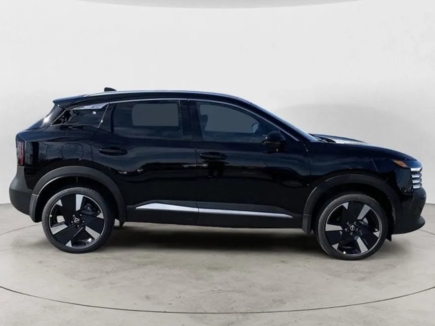 2025 Nissan Kicks SR photo 1