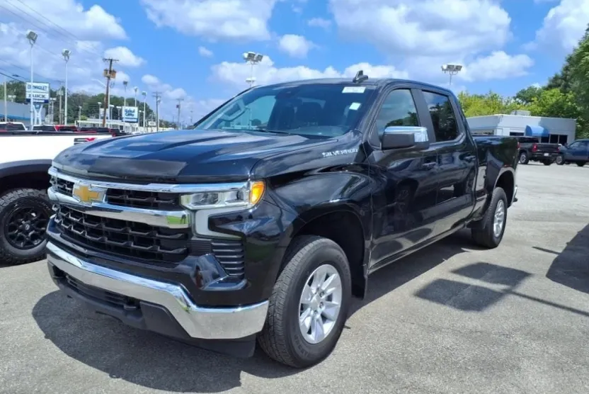 2023 Chevrolet Silverado 1500 LT photo 1