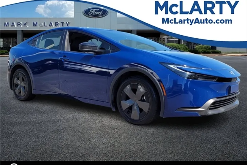 2024 Toyota Prius LE photo 1