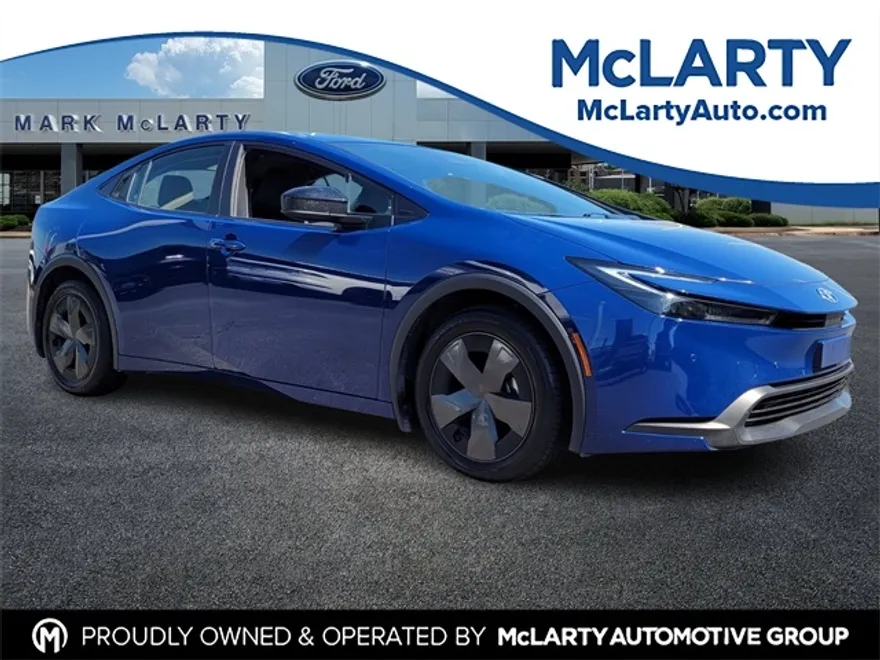2024 Toyota Prius LE photo 1