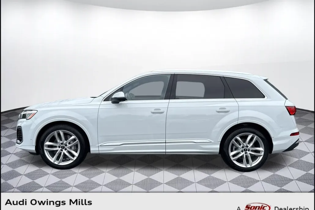 2025 Audi Q7 55 Premium Plus photo 1